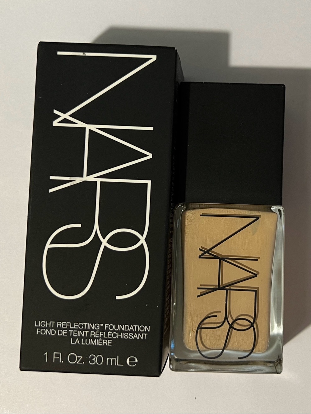 NARS Light Reflecting Foundation - Mont Blanc- very light w/neutral undertones - Picture 2 of 8